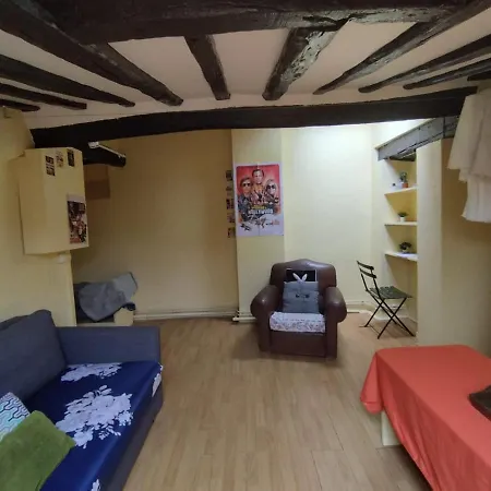 Apartment Giallo *